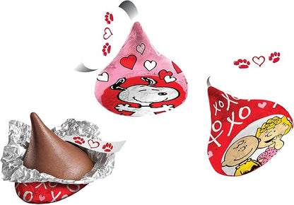 HERSHEY'S KISSES SNOOP & Friends Heart Box, Chocolate Candy Gift, 160g