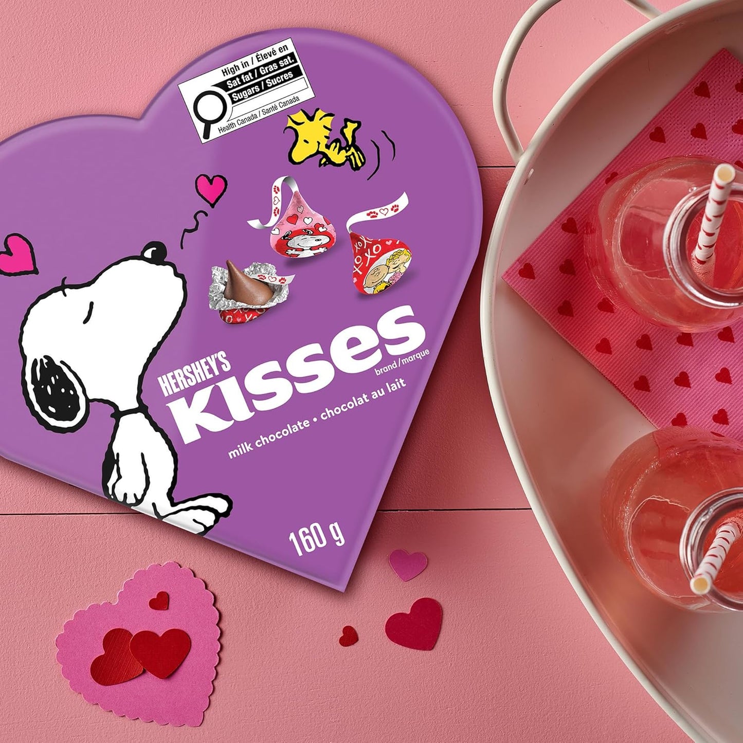 HERSHEY'S KISSES SNOOP & Friends Heart Box, Chocolate Candy Gift, 160g
